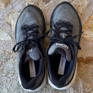 Hoka One One Clifton 8 running walking shoes. Women size 7 & Men’s size 5.5